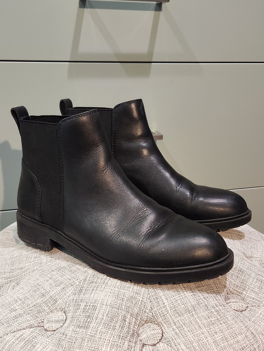 Steve Madden Urmi Booties Black Chelsea Boots - Classic Slip-On Ankle Boot